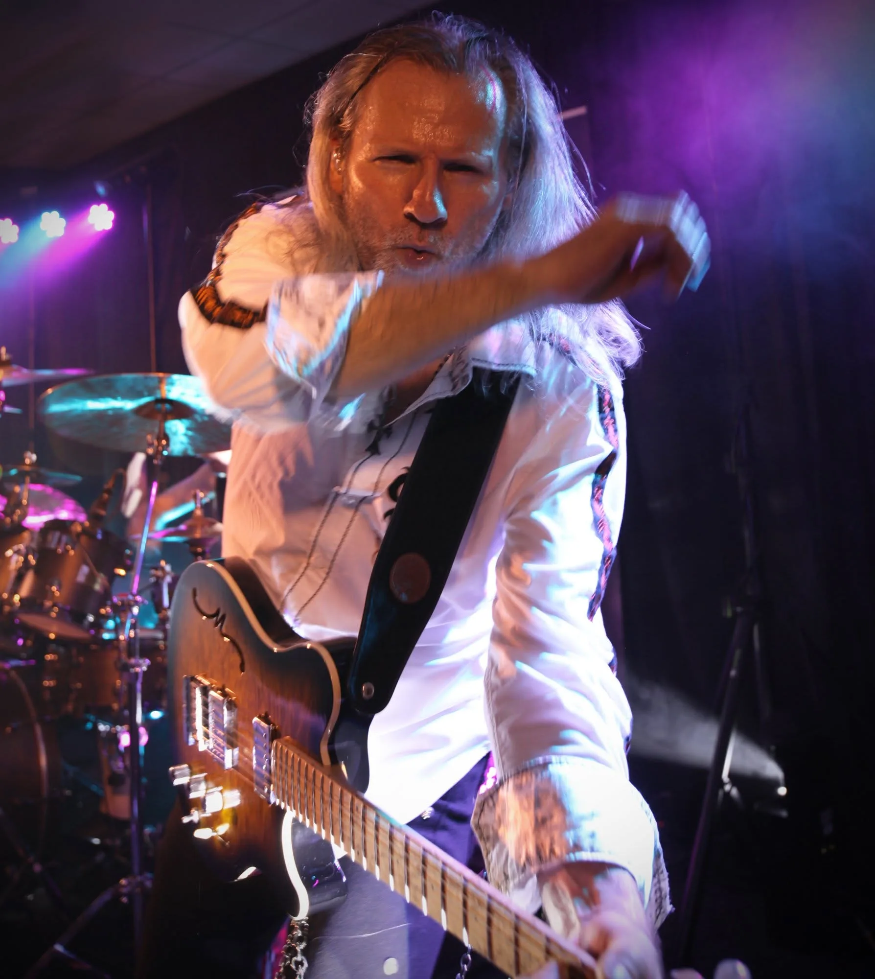 Andy Staves performing live, concert photography by myb777