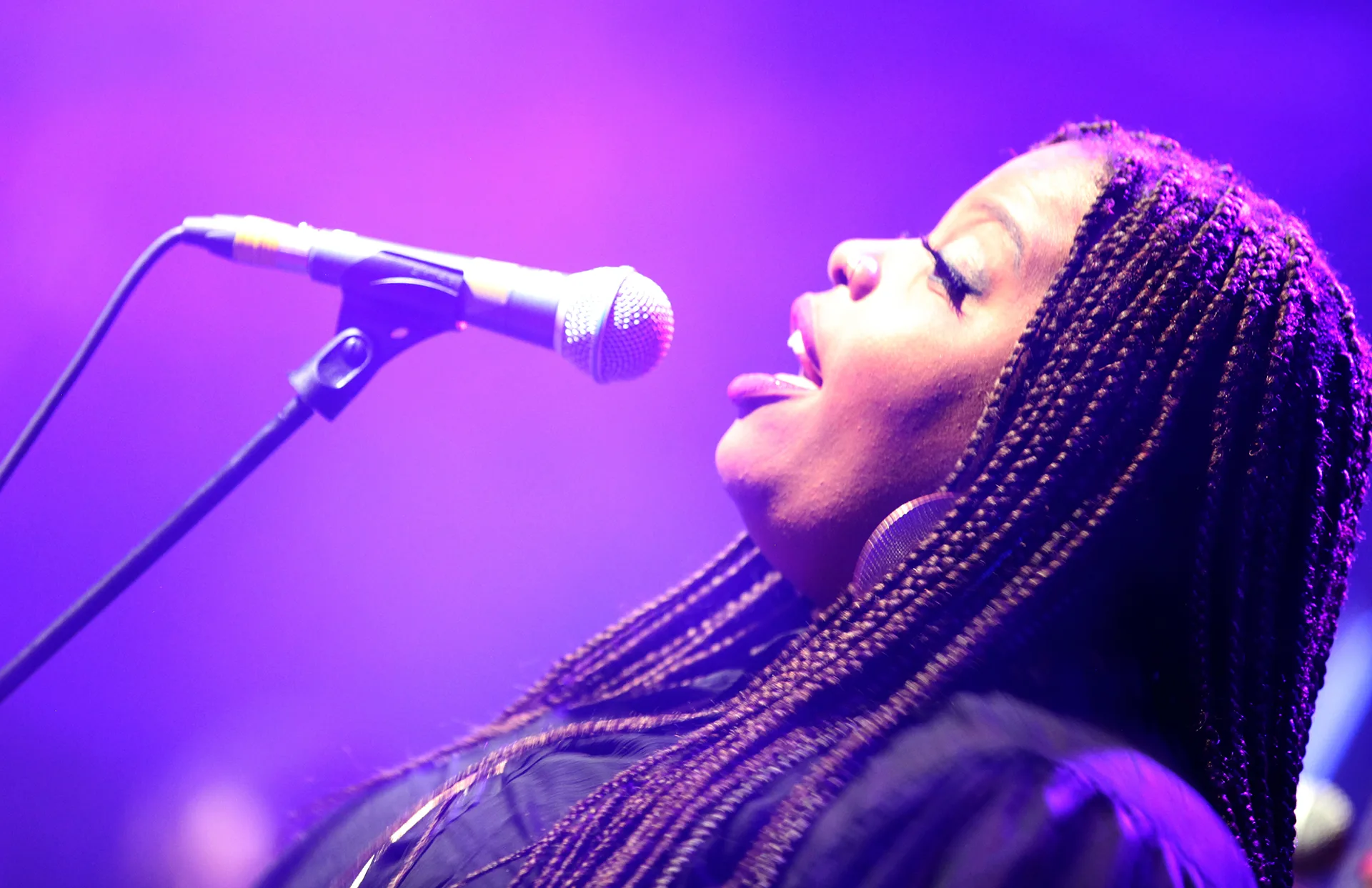 Emily Holligan performing live, concert photography by myb777